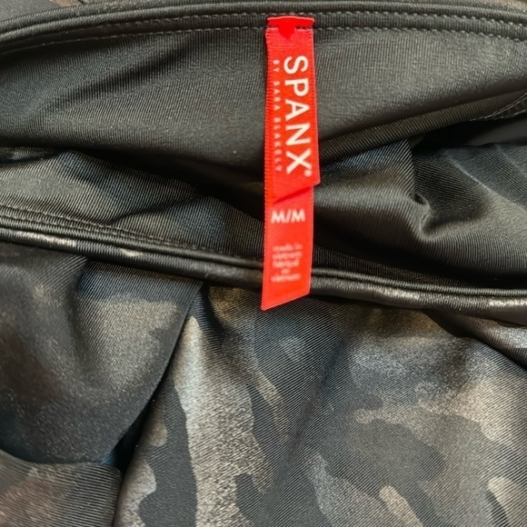 Spanx Black Matte Faux Leather Camo Camouflage High Waist Leggings Pants - Picture 3 of 5